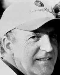 Cuando tomé la decisión de dejar una carrera de 10 años para lanzarme a la  aventura de la actuación, este otro “arquitecto interrumpido” fue el  primero en darme la mano. Yo tenía