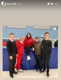 Елизавета туктамышева в детстве / elizaveta tuktamysheva 9 years old. Elizaveta Tuktamysheva Podelilas Foto S Mishinym Kolyadoj I Semenenko Chempionat