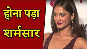 Celebs often go through the situation when they accidentally expose the things. Bollywood Actresses Wardrobe Malfunctions Youtube