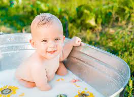 To begin with you may find it easier to use the kitchen sink or a small plastic baby bath. Should I Bathe My Newborn Before Or After Feeding