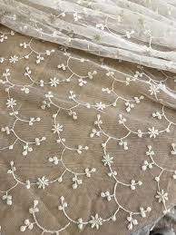 Die große auswahl unserer meterware ermöglicht es ihnen sicherlich, genau das passende textile material für ihre. Feine Qualitat Exquisite Baumwolle Gaze Spitzenstoff Floraler Stickerei Brautkleid Stoff Tullspitze Vintage Sti Hochzeitsstoffe Tullspitze Brautkleid Stoff