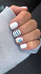 Soñar que pinta o se lima sus uñas , simboliza glamour. Disenos Y Decoracion Para Unas Cortas 60 Fotos E Ideas