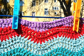 Borders können das aussehen jeder gehäkelten oder gestrickten decke verbessern. Hakeldecke Mit Wellenmuster In Eiscremefarben Made With Blumchen