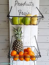 Protéger de la peste et du choléra, éloigner les. Une Etagere A Paniers Tout En Recup L Atelier De Mat Panier Fruits Et Legumes Panier De Fruits Astuces Pour Cuisine