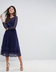 asos premium skater midikleid aus spitze mit langen armeln asos lace dress with sleeves dresses midi dress