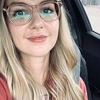 Laura Philpott's Instagram, Twitter & Facebook