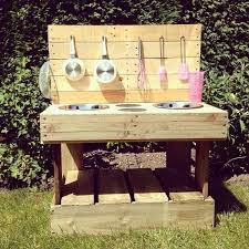 Gartenlounge aus paletten selber bauen heimwerkerking ᐅᐅ terrasse aus paletten selber bauen | diy anleitung. Kinderkuche Aus Holz 50 Ideen Fur Susse Spielkuchen Holzpaletten Basteln Schlammkuche Holzspielkuche