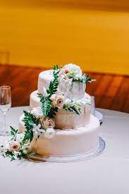Chic Gamos Me Freska Leyka Loyloydia Katerina Antwnhs Everafter Wedding Cake Decorations Cake Decorating Beautiful Cakes