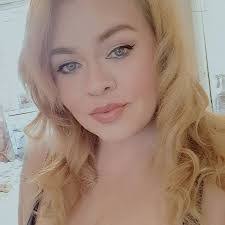 Lottie Leonard's Instagram, Twitter & Facebook