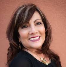 Donna Clow's Instagram, Twitter & Facebook