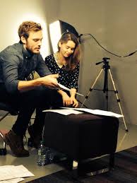 смотреть фильм онлайн бесплатно до встречи с тобой 2016 First Pic Of Sam Claflin Emilia Clarke Reading As Will Lou Like They Just Jumped Out Of My Head Mebeforeyou Sam Claflin Claflin Me Before You Cast
