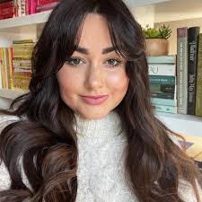 Eileen Carreon's Instagram, Twitter & Facebook