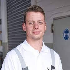 Benjamin Behling's Instagram, Twitter & Facebook