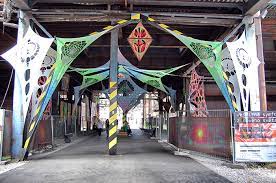 Mit über 60.000 sofort lieferbaren artikeln, machen wir es möglich, dass sie die perfekte party feiern können! Das Colours Of Ostrava Festival Buntes Treiben Im Osten