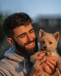 HOW ANY MAN CAN ACHIEVE AN EPIC BIG BEARD (AT HOME)