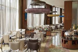 Al Faisaliah Hotel فندق الفيصلية Twitterren انضم إلينا يوميا من الساعة 12 00 ظهرا إلى 03 30 عصرا ومن السابعة والنصف مساء إلى الحادية عشرة والنصف مساء في مطعم كريستال لتناول بوفيه لا