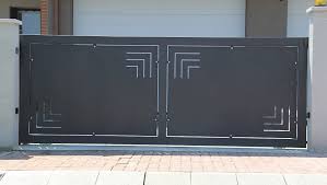 Il taglio laser 2d si utilizza per ricavare dai fogli di lamiera piana sagome precise e prevede l'utilizzo di macchinari che lavorano su 2+1 assi. Recinzioni E Cancelli Con Taglio Plasma Laser Europannelli