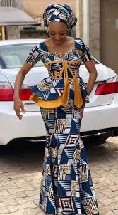 Vetement africain femme femme africaine en pagne modele de robe africaine robe africaine tendance mode africaine robe longue modèles de vêtements africains robes à imprimés. Pin By Merry Loum On Modeles De Taille Basse Latest African Fashion Dresses African Fashion African Fashion Dresses