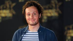 C'est avec une grande émotion que vianney est devenu hier artiste musical de l'année aux vctoires de la musique 2016. Vianney Annonce Son Retour Et Les Internautes Sont Terrifies Gq France