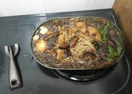Heat the hot plate insert yee mee put in some gravy just now. Resepi Sizzling Mee Yang Sedap Dan Lazat