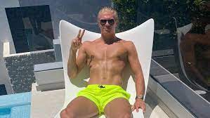 Picturedesk, instagram während der europameisterschaft lässt es sich erling haaland gut gehen, postete am donnerstag ein foto vom sonnenbad. Erling Haaland Postet Sexy Sixpack Bilder Und Julian Brandt Macht Sich Lustig