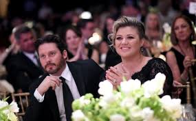 Kelly Clarkson Says She Doesn T Use Pills Or Weird Fad Diets For Weight Loss