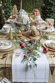 How Lucky Are We To Have Christmas In The Summer Time Decorate Your Outdoor Table And Set Yourself Up For A Long Lunch Because Wha Christmas Centerpieces Christmas Dining Table Christmas