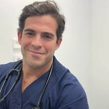 El cardiólogo treintañero Aurelio Rojas, nueva estrella de las redes: "Es  como Anatomía de Grey, pero de verdad"