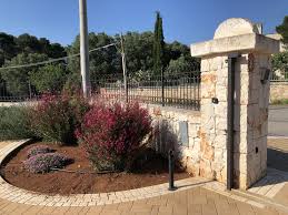 Italia Stone Die Neue Mauer Von Wohnrausch Natursteinfliesen Natursteine Natursteinplatten