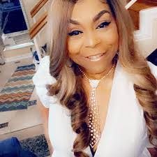 Tonya Dessasau's Instagram, Twitter & Facebook