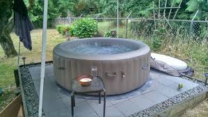 Aufblasbarer whirlpool whirlpool aufblasbar die besten aufblasbaren whirlpools.größere varianten für 4 oder 6 personen können sie zum beispiel problemlos im garten aufstellen. Jacuzzi Exterior Ideas Para Ubicarlo En El Jardin Whirlpool Garten Aufblasbar Whirlpool Garten Whirlpool Hinterhof