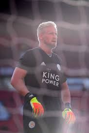 Jeho otec peter schmeichel býval také fotbalovým brankářem a reprezentantem dánska. Kasper Schmeichel Photostream Kasper Schmeichel Premier League Matches Football Pictures