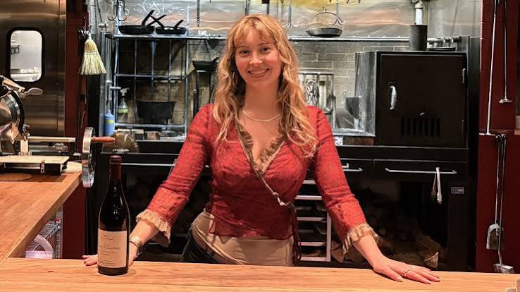 Why some US restaurants are banning tips - BBC News