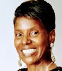 Lynn Knott's Instagram, Twitter & Facebook