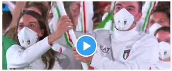 Italy has won a total of 246 gold medals which makes them the 6th most successful country in olympic history, after the usa, the soviet union, germany, great britain and france. Olimpiadi Tutti Pazzi Per La Sfilata Dell Italia Ma Un Po Meno Per Le Tute Disegnate Da Armani Video Secolo D Italia