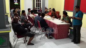 Nah kali ini admin akan merekomendasikan satu buah komik karya anak. Geger Arisan Piauw Di Tulungagung Anggota Arisan Minta Sukilan Pulang Dan Selesaikan Masalah Surya