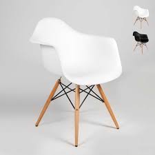 I ordered 4 eames daw chairs, the delivery was taking place one day later than announced through dhl, which was not a problem for me but migh be for others. Eames Daw Stuhl Idfdesign