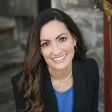 Danielle Topp's Instagram, Twitter & Facebook