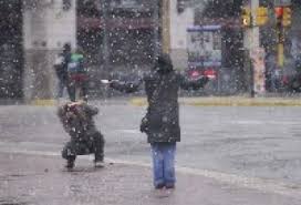 Inclusive el servicio meteorológico nacional no descartó que esta noche se intensifique el fenómeno si las la última vez que nevó en la ciudad de buenos aires y sus alrededores fue en junio de 1918. Pagina 12 Ultimas Noticias Nieve De Julio