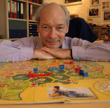 Il a conçu quelques uns des meilleurs jeux des années 1980 drunter und drüber. Spiele Klaus Teuber Der Siedler Von Catan Welt