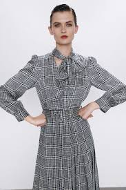 17 times kate middleton's zara wardrobe left royal fans stunned. Kate Middleton Torna A Lavorare Con Un Abito Zara E Fa Dimenticare Meghan Markle Diredonna