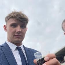 Damian Sharratt's Instagram, Twitter & Facebook