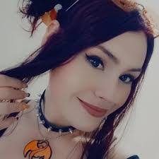 Ashley Gros's Instagram, Twitter & Facebook