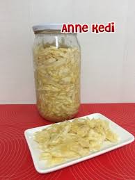 Almanlarin Sauerkraut Dedikleri Eksi Lahana Aslinda Bir Cesit Lahana Tursusu Tadi Klasik Lahana Tursusuna Benziyor Ama Sirke Tadi Y Gida Sauerkraut Yemek