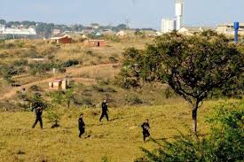 Polícia cerca chácara e inicia buscas em sítio. Wl 2cnpkonxntm