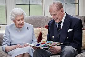 L'annuncio al termine della riunione della famiglia reale a. Regina Elisabetta E Principe Filippo 73 Anni Di Matrimonio Io Donna