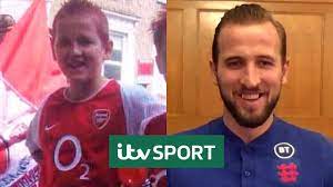 Harry kane given tottenham transfer advice amid £150m manchester city links. Unfortunately For Them They Let Me Go Harry Kane On Picture Of Him In Arsenal Shirt Youtube