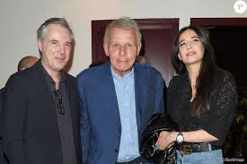 Patrick poivre d'arvor et sa femme véronique courcoux avec qui il se marie en 1971 et dont il divorce en 2010. Patrick Poivre D Arvor Entre Olivier Lapidus Et Sa Femme Yara Generale Du Spectacle Patrick Et Ses Fantomes Au Casino De Paris Le 17 Avril 2018 C Coadic Gui Purepeople