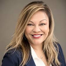 Jillian Hooper's Instagram, Twitter & Facebook