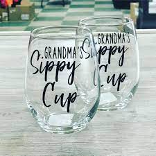 Download Grandma S Sippy Cup Wine Glass Wine Glass For Grandma Gift For New Grandma Baby Announcement Gifts For New Grandma Wine Glass Sayings Grandma Wine Glass